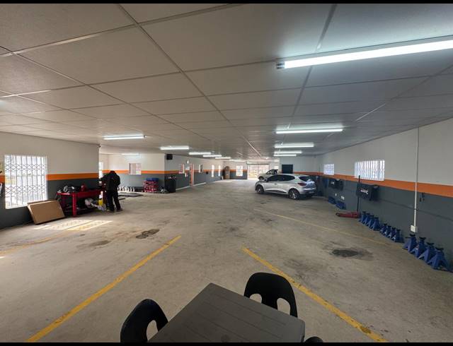 996M² OFFICE FOR SALE IN KOMANI PARK